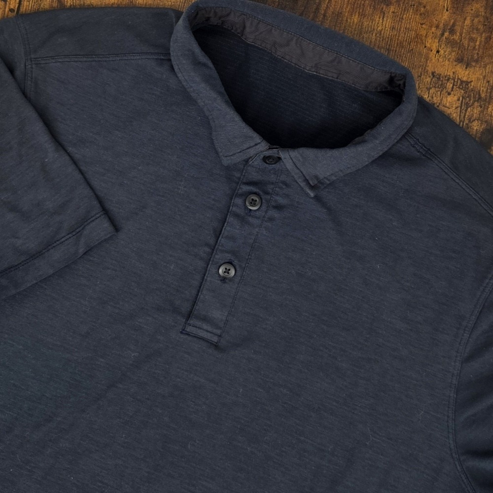 Lululemon Evolution Men's Polo Shirt Dark Navy Blue Tech Size Small (38")